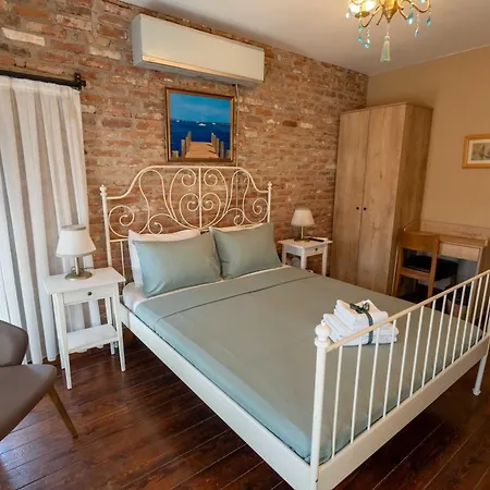 Avlulu Konak-ayvalik 3* Айвалык